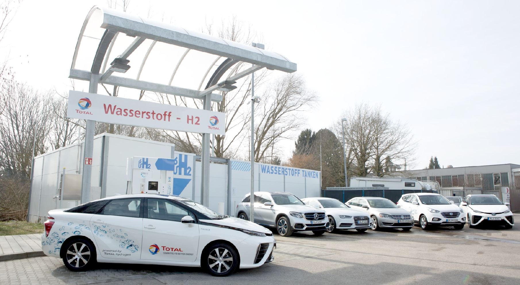 Total wasserstoff H2 hydrogen gas filling station, Ingolstadt