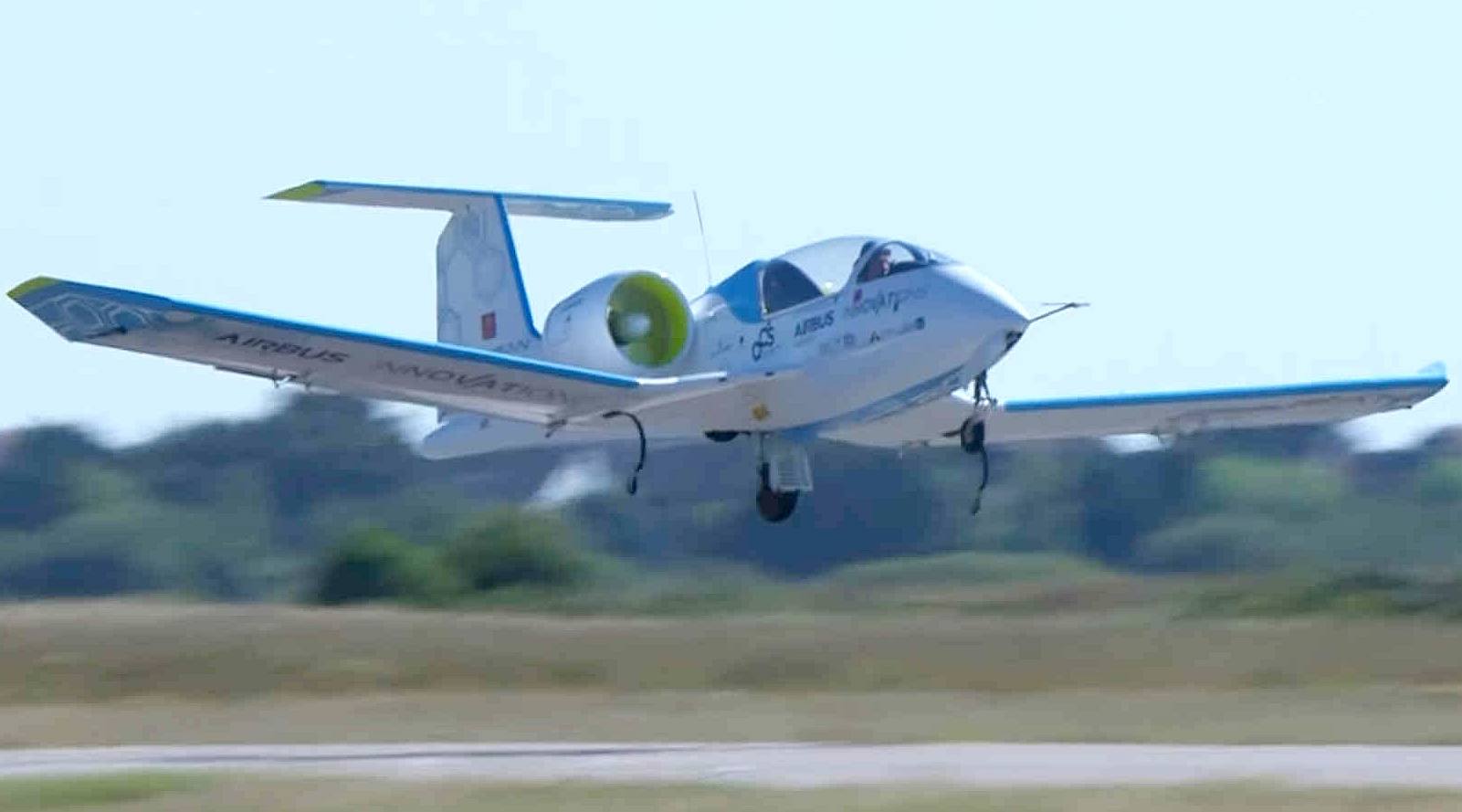 Airbus E-Fan electric small plane