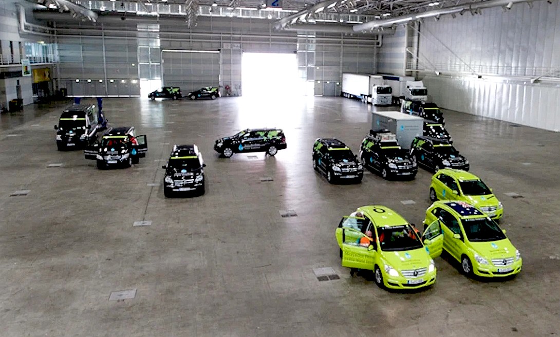 Supporting crew and vehicles, Mercedes Benz hydrogne wold tour